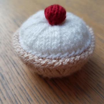 Knitted Bakewell Tart