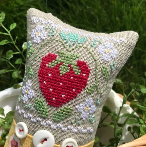 Luhu Stitches Little Summer Fling - June - Downloadable PDF