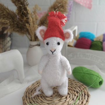 Mouse crochet pattern. Fluffy mouse pattern.