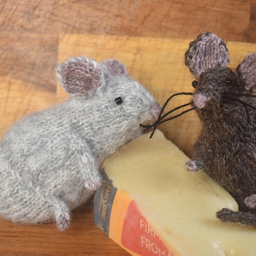 Wee Mouse Knitting Pattern