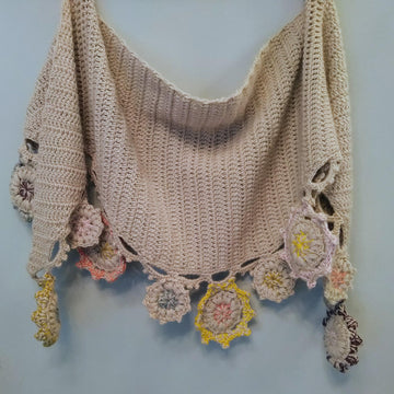 Motifs Drop Shawl