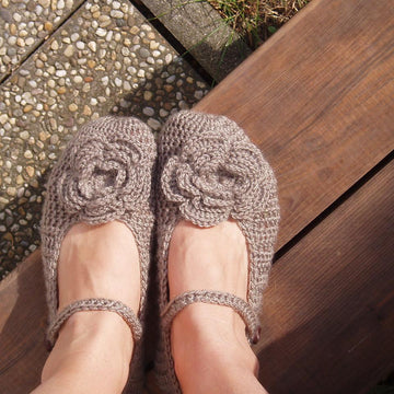Crochet slippers with 4-layers flower