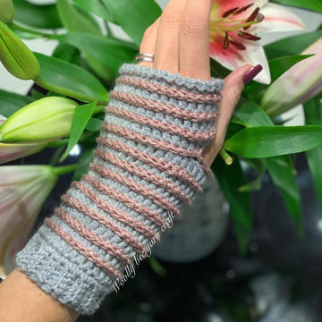 Bee cosy fingerless mitts