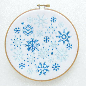 Ohsewbootiful Snowflakes Contemporary Printed Embroidery Kit - 6 x 6in / 15 x 15cm