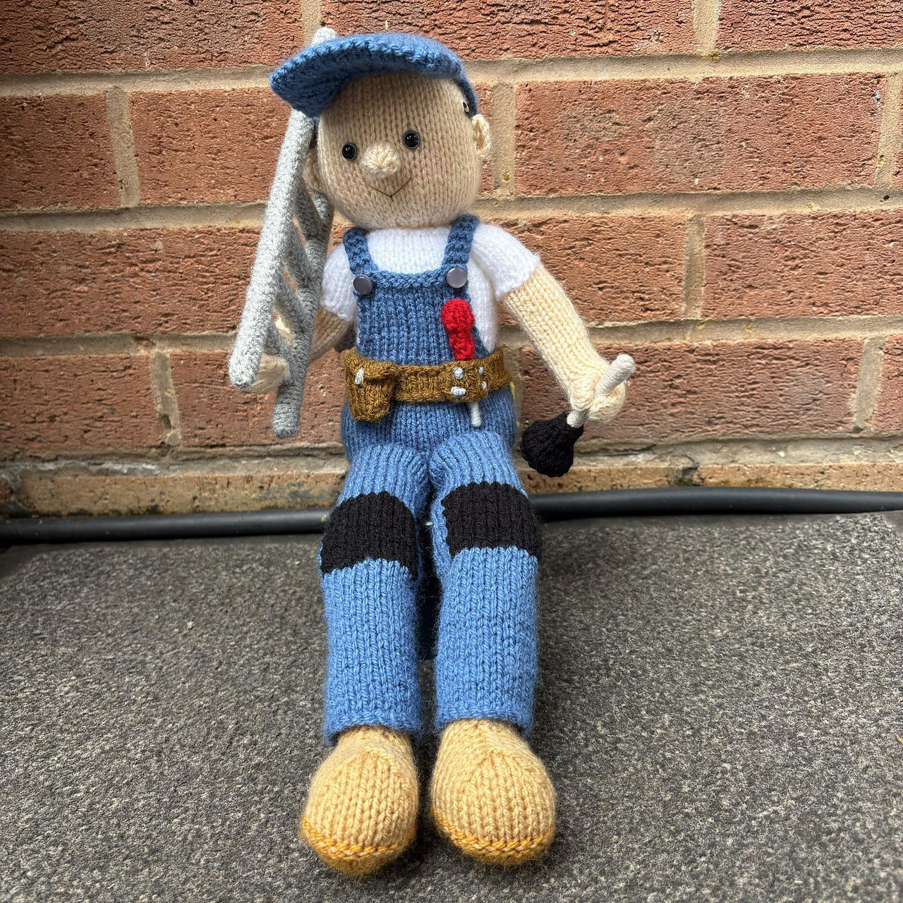 Handy Andy shelf sitter