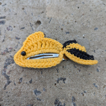 Golden fish hair clip English-US