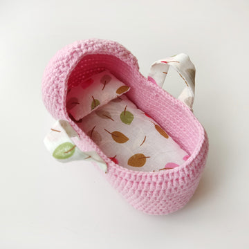 Carry cot for miniatures