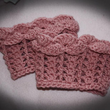 Lacy Boot Cuff with Shell Edge Pattern
