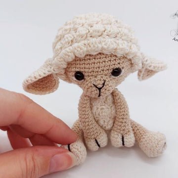 Small Lamb Amigurumi pattern
