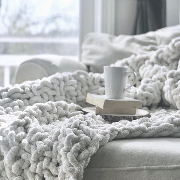The Moderno Throw
