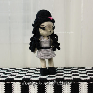 🎤 Retro Diva Amigurumi Pattern – PDF Download 🧶
