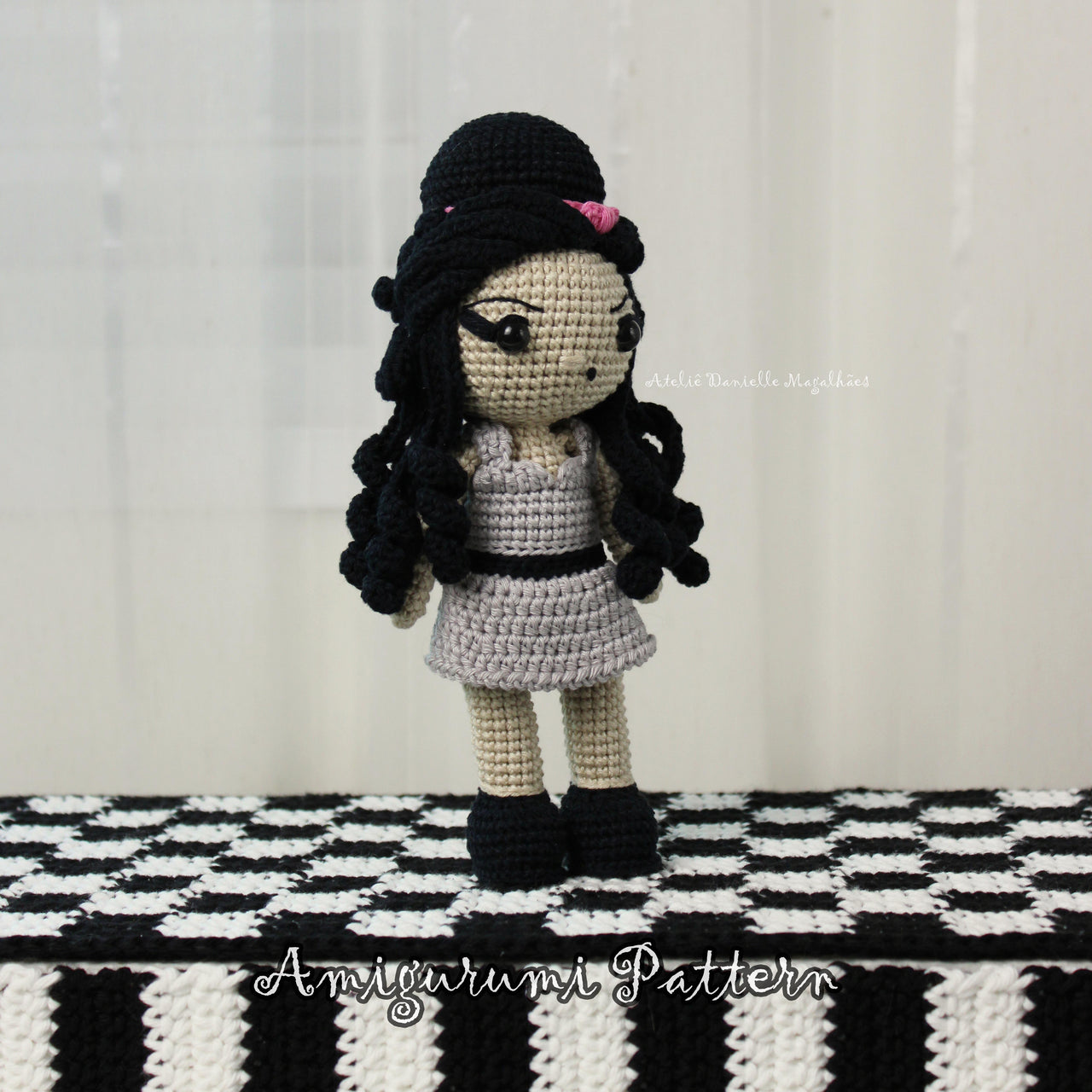 🎤 Retro Diva Amigurumi Pattern – PDF Download 🧶