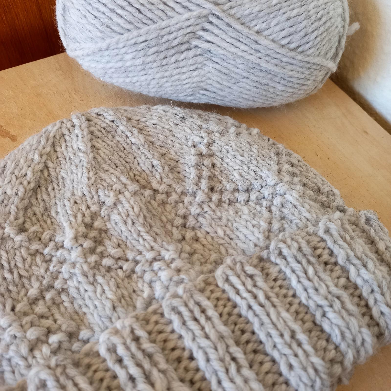Chunky Hat on Straight Needles (#2): Royal Diamond