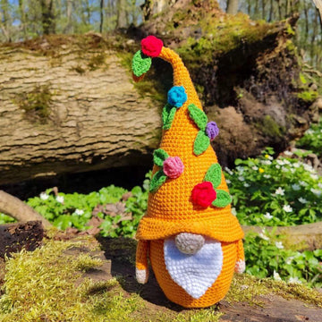Gnome with roses
