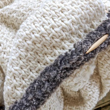 Half-Linen Stitch Knit Blanket with Faux Fur Trim