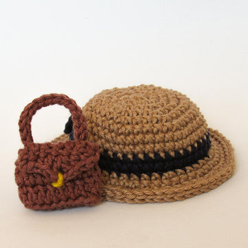 Miss Marple amigurumi doll - crochet pattern by Crochelandia