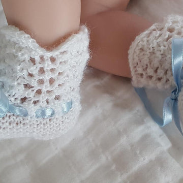 Mackenzie - 4ply booties and mittens