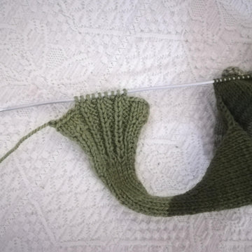 Knitting pattern for a cute frog toy, knitted plush frog, art frog doll