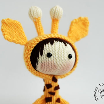 Small Giraffe Doll. Tanoshi series toy.