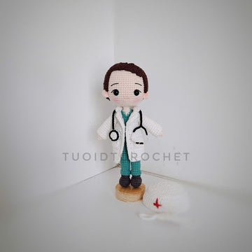 Doctor doll amigurumi