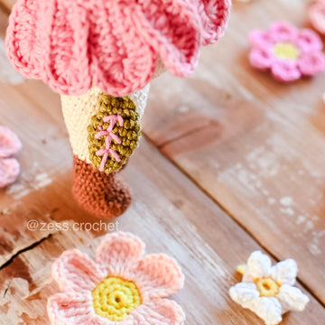 Crochet pattern Klig - The tiny spring flower creature