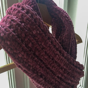 Velvet scarf from chenille yarn with corduroy texture