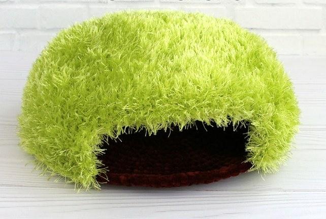 Reptile hide Hobbit hole pet bed