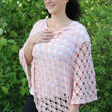 Light poncho with easy stitches