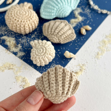 Seashell crochet pattern Amigurumi shell keychain and bag charm