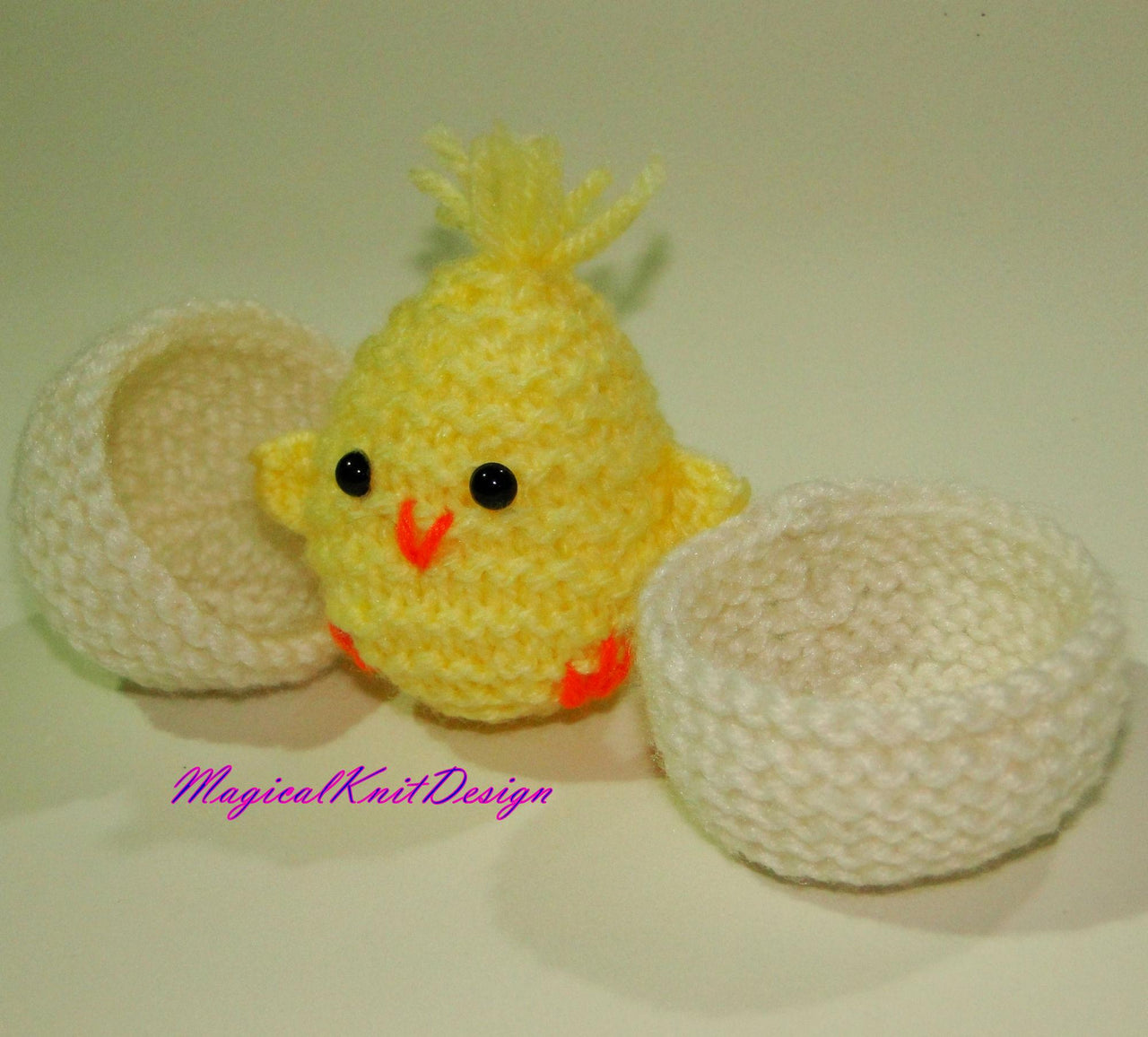 Kiki and his eggshell