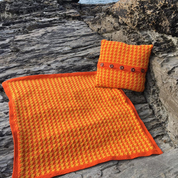 Houndstooth b;lanket and cushion