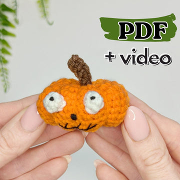 Crochet pumpkin pattern, easy crochet amigurumi pumpkin, Halloween crochet keychain