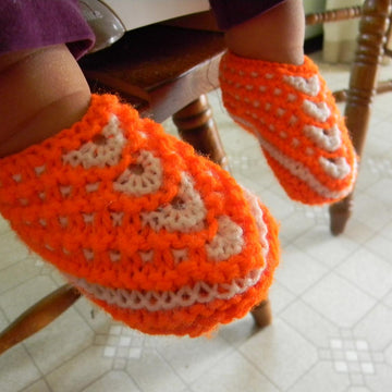 Seamless Slip-Stitch Slippers for Babies, sizes 6-9m and 12-18m.