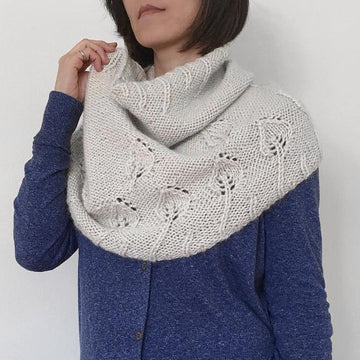 Debbie - leaf pattern cowl