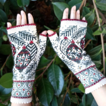 Merry Christmas Tree Mitts