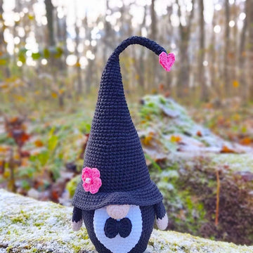 Gnome bride and groom