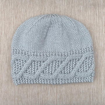 Hat with a Diagonal Cable on the Border