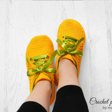 Short sneakers on flip-flop soles