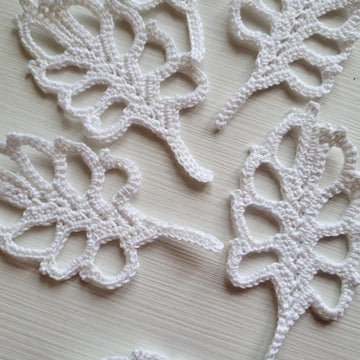 Openwork leaf pattern
