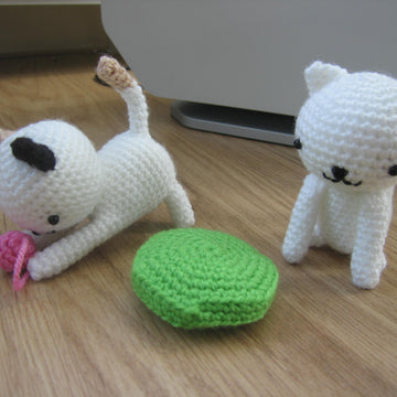 Playing Cats Crochet Amigurumi Pattern