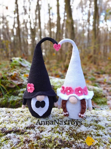 Gnome bride and groom