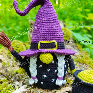 Witch with a green nose
