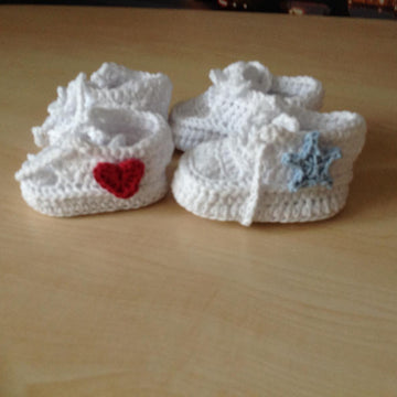 Sporty Baby Bootie and Hat Set N 231