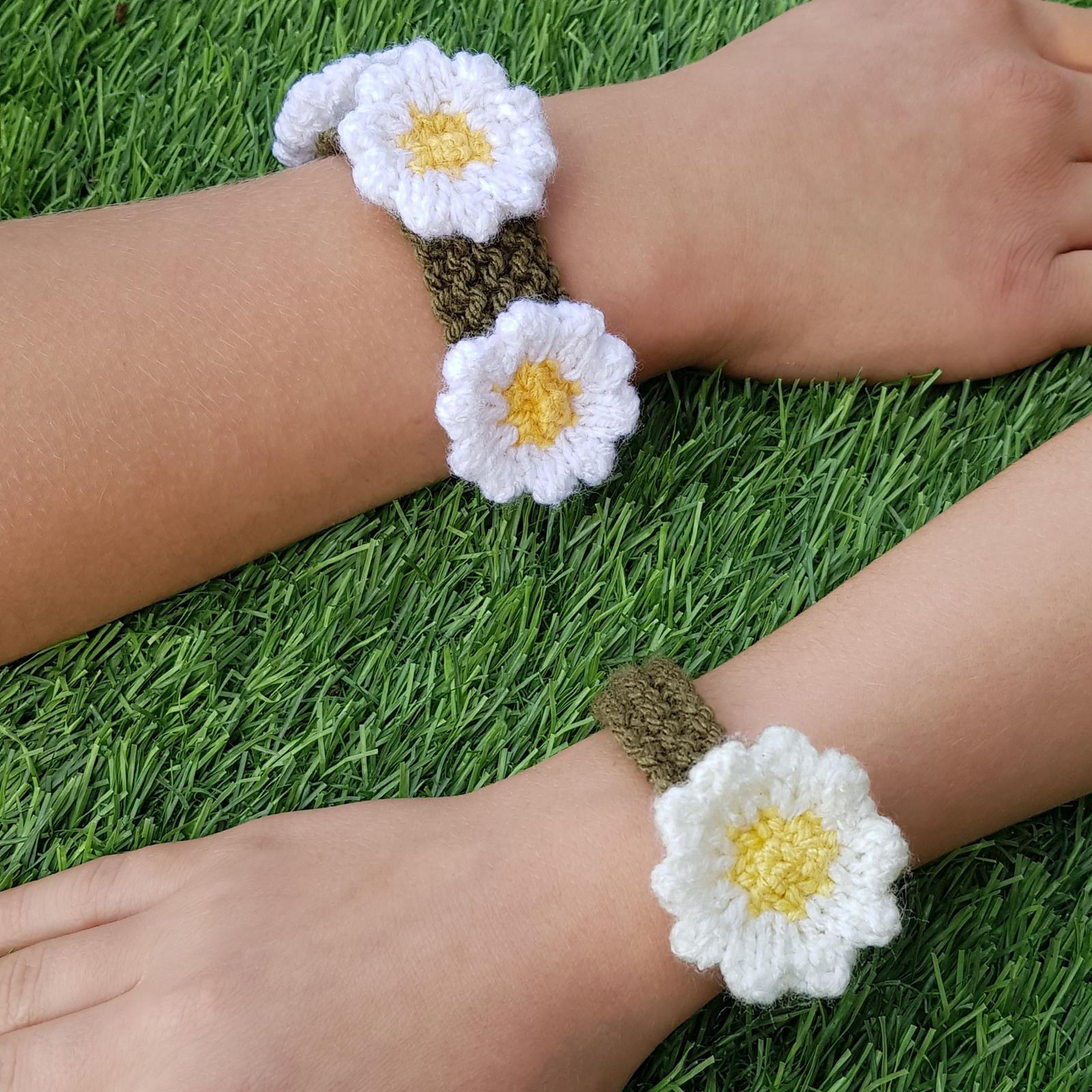 Knitted Daisy Chain Bracelet