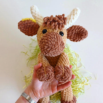 Cinnamon, the Highland Cow / Zimt, die Schottische Hochlandkuh (Low Sew)