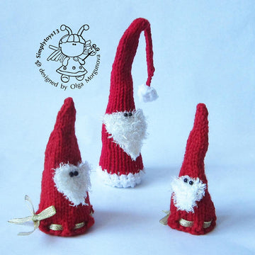 Three santa and a large Christmas tree