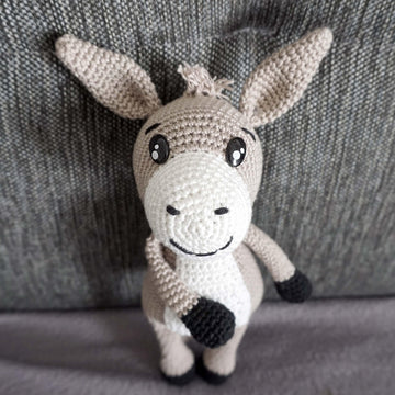 Crochet Pattern for the Pretty Donkey Valentin!