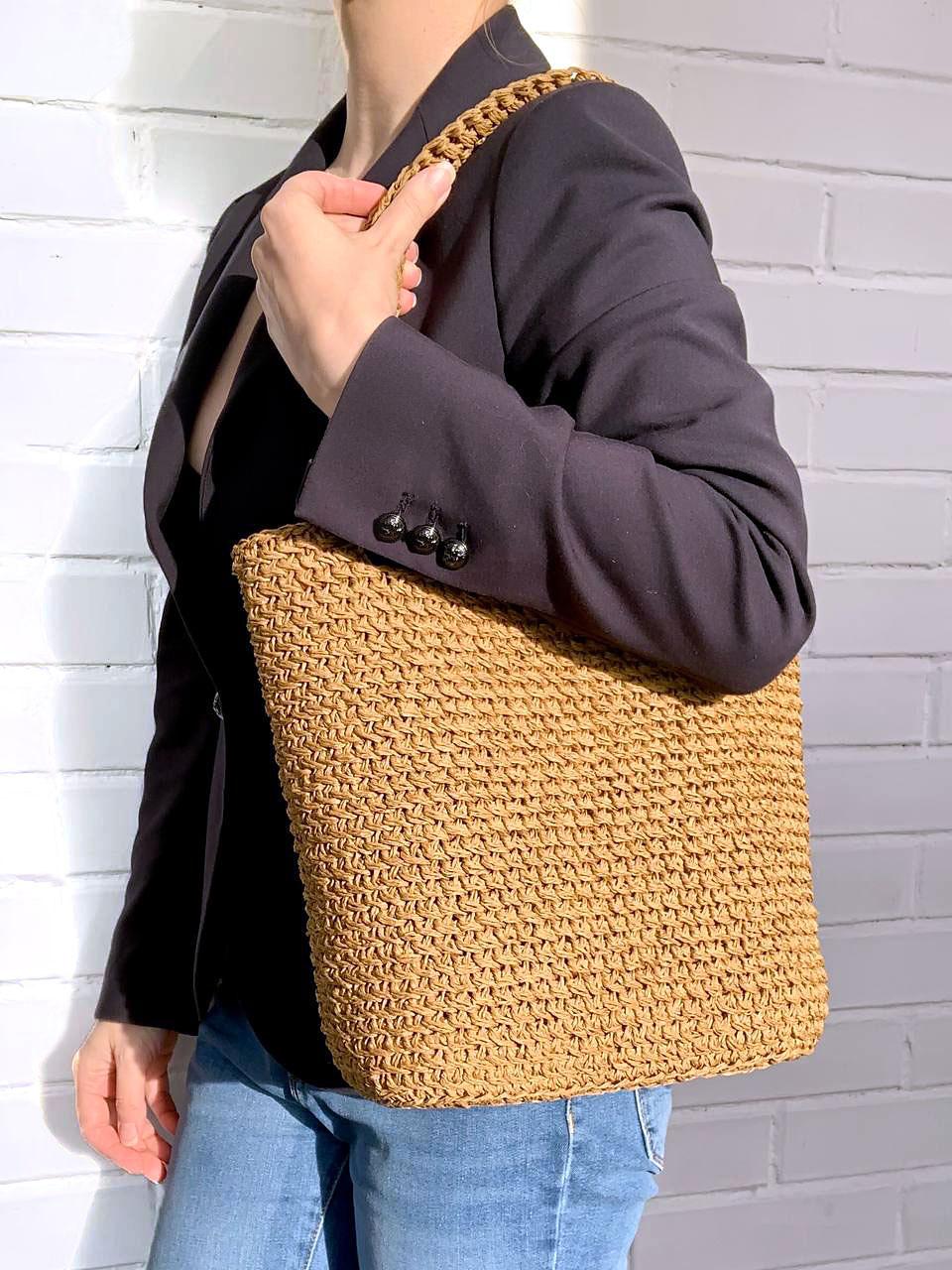 Crochet Raffia Bag Pattern: Elegant Twisted Design