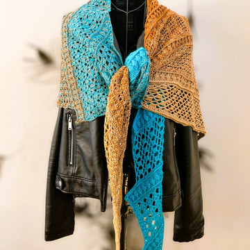 Triangular Scarf "Nesaia"