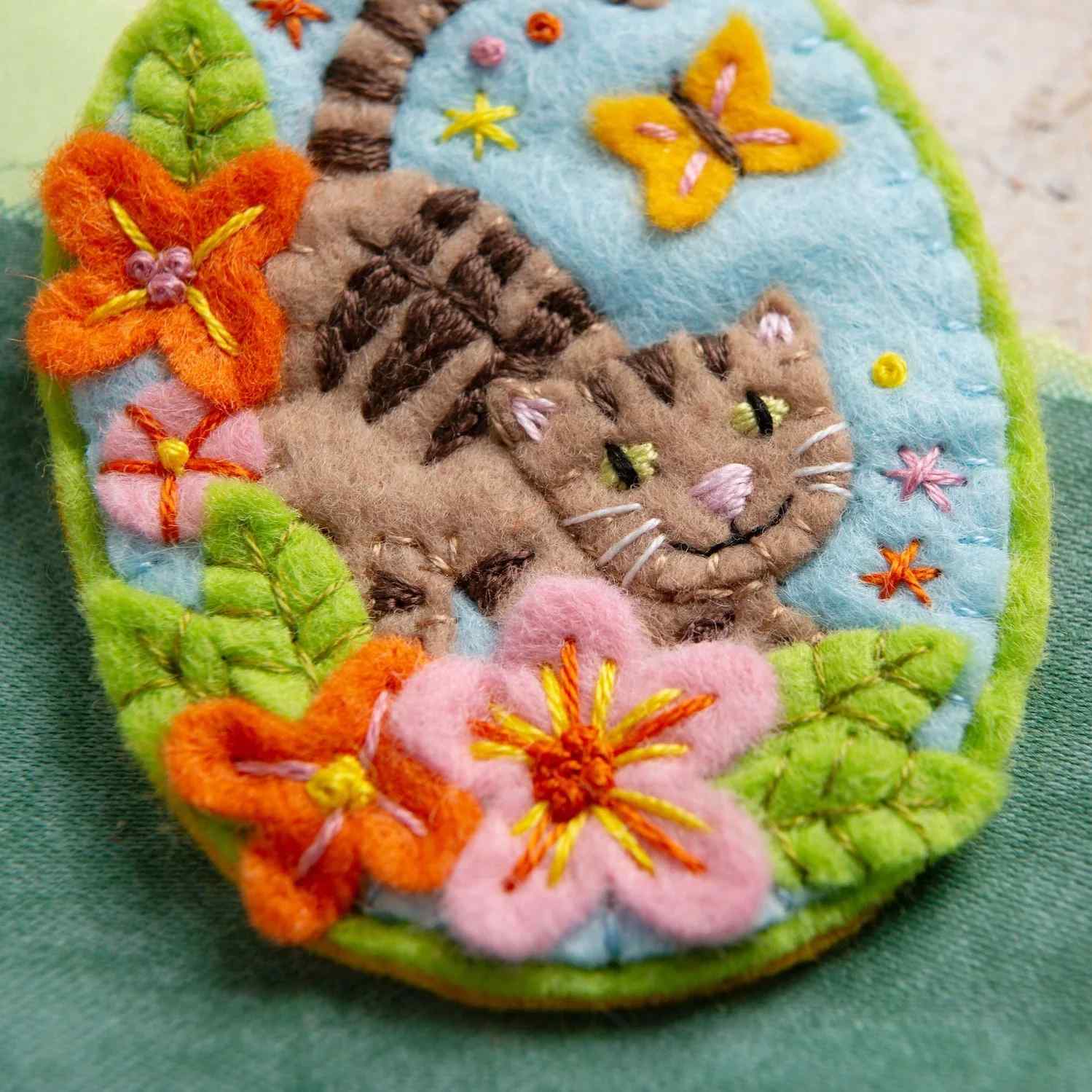 Hawthorn Handmade Tabby Cat Felt Craft Brooch Kit - 8cm